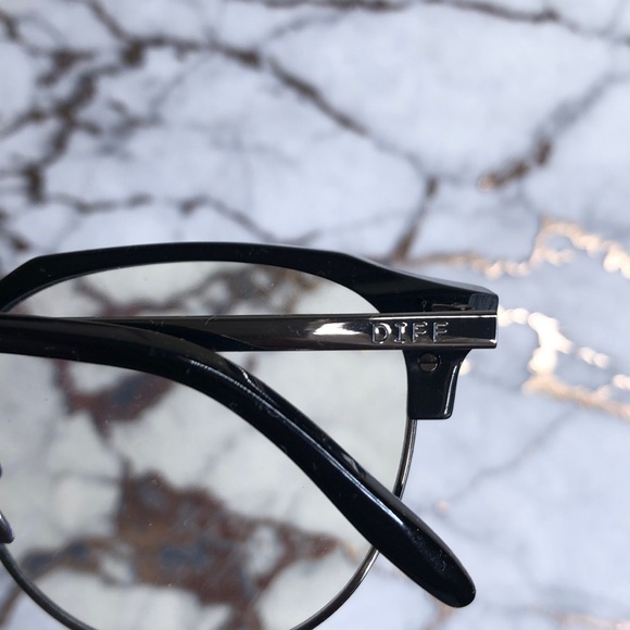 Never worn Diff reading glasses - Picture 3 of 6